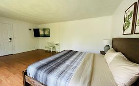 Letitia Heights !G Stylish And Spacious Private Bedroom With Shared Bathroom